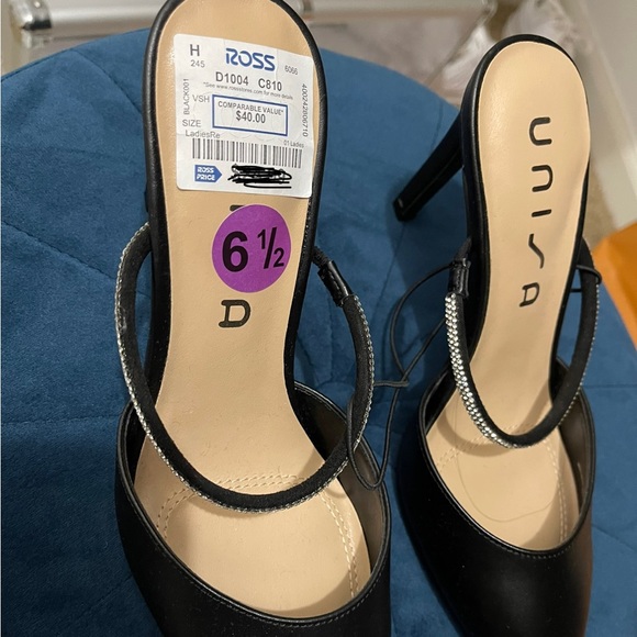 Heels - Picture 2 of 3